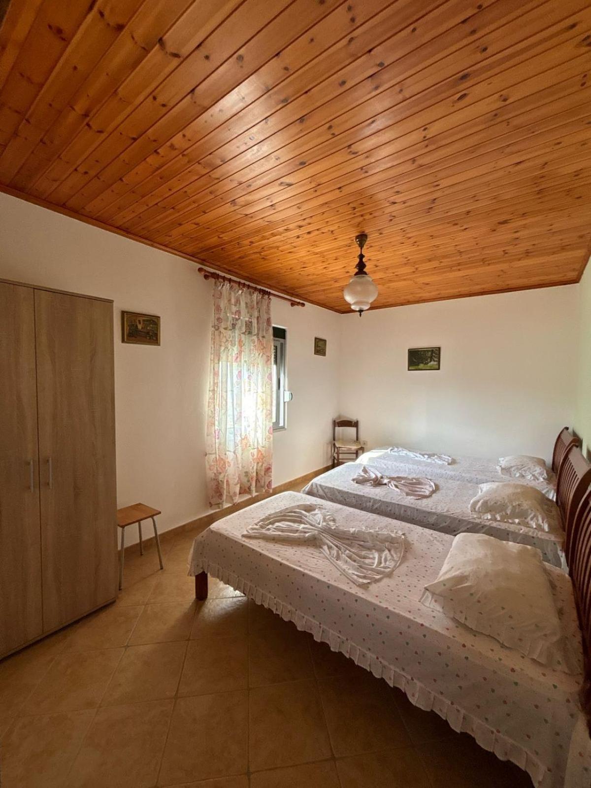 Holiday Home Zenit Ulcinj Esterno foto